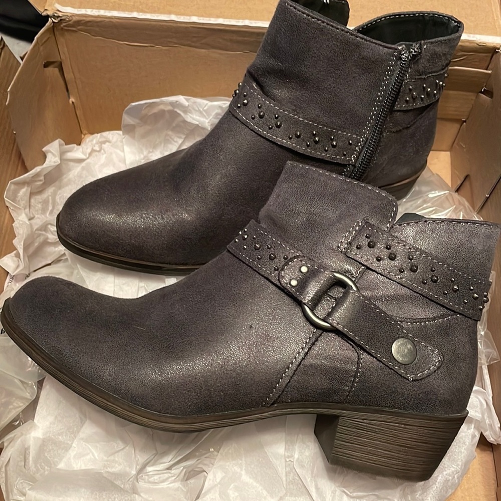 Arizona mini boots, worn once. Still I. Good conditions. No scratches